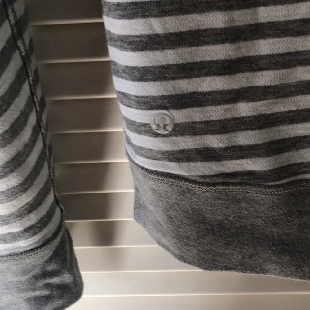 Lululemon reversible crew neck pullover